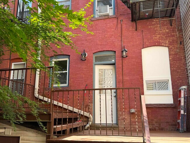 Building Photo - 354.5 7th St