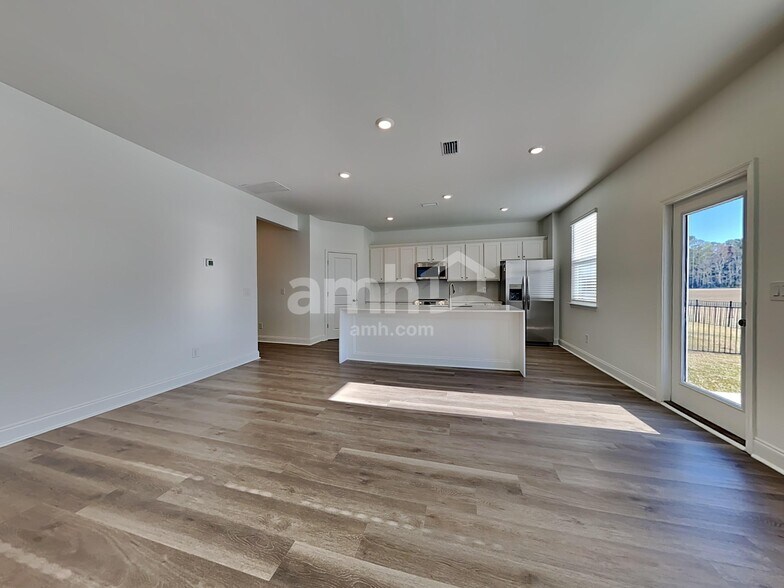 Building Photo - 413 Armstrong Curve