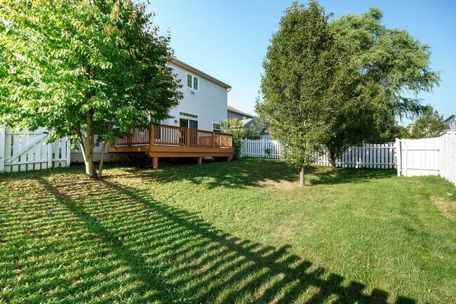 Building Photo - 3594 Armada Dr