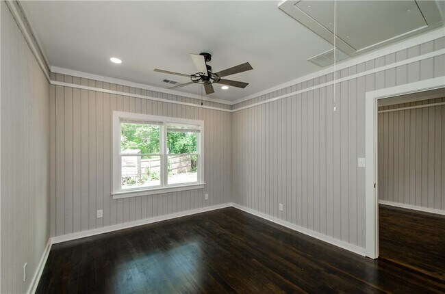 Building Photo - 729 Sunnybrook Dr
