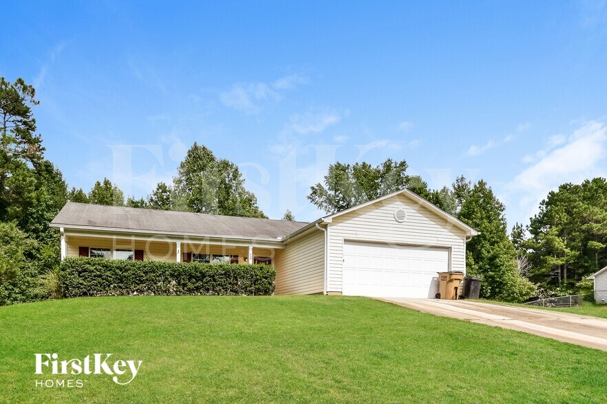 Building Photo - 738 Trickle Ln