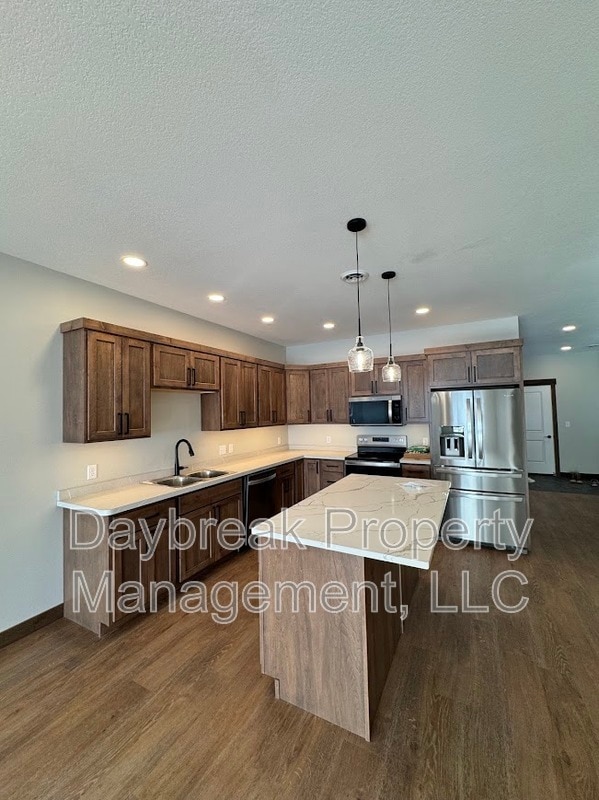 Building Photo - 628 Tree Farm Ln