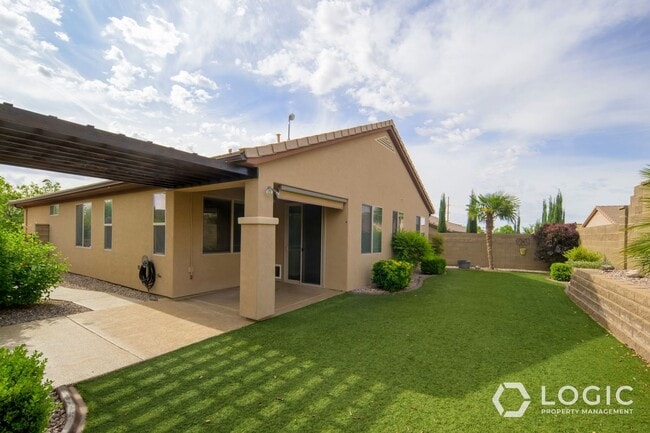 Building Photo - 2445 E White Horse Dr