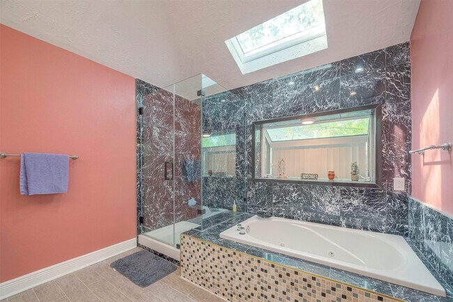 Building Photo - 5439 Fern Park Dr