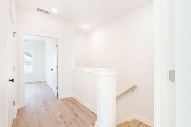 Building Photo - $500 Move In Special: Newly Constructed 3/3.5 located in Chosewood Park!