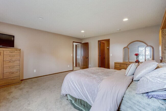 Building Photo - Grand 5 bed 4.5 bath Maple Grove Home w/ 3-Car Garage! Fully Furnished