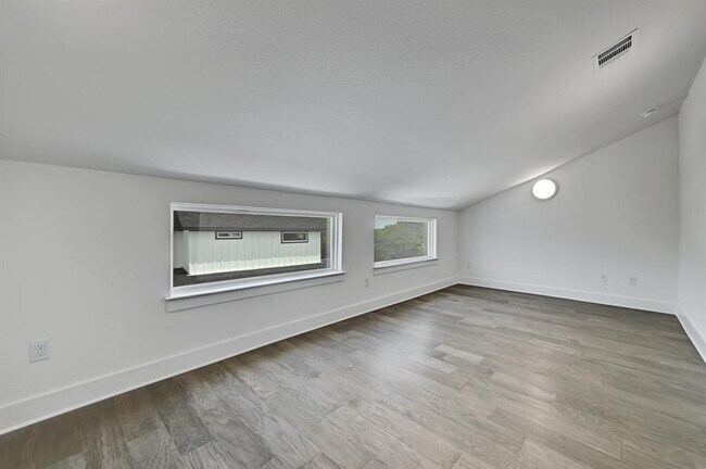 Building Photo - 2308 Maxwell Ln