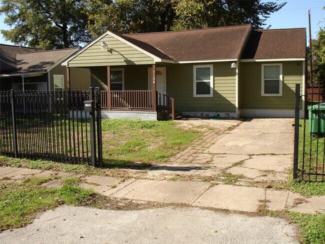 Building Photo - 1134 Hahlo St