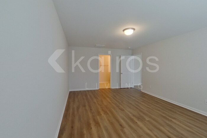 Building Photo - 12 Carrollton Dr