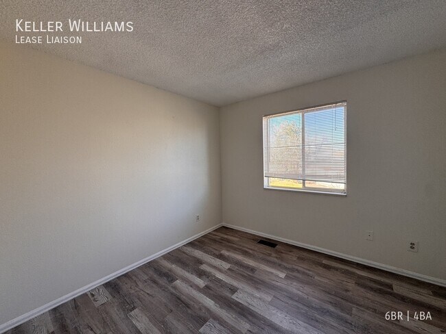 Building Photo - 277 Glenway St