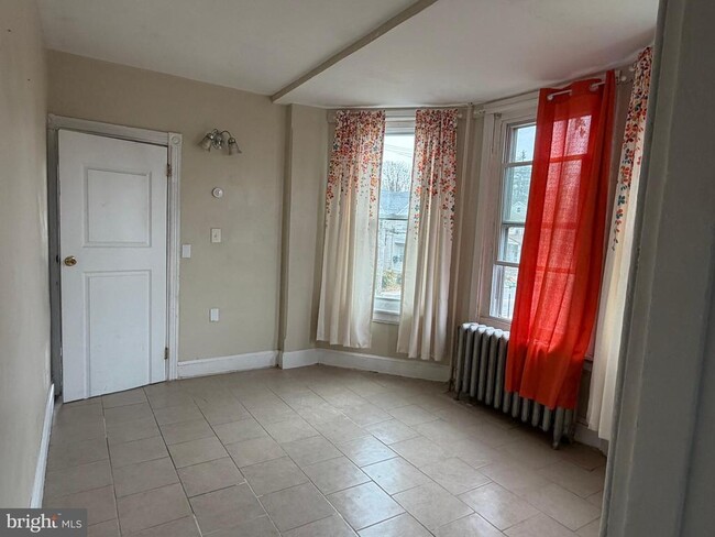 Building Photo - 603 Sharon Ave