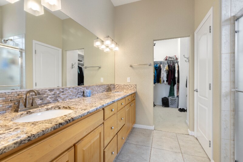 Building Photo - 4918 Valley Oak Dr