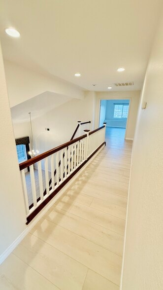 Building Photo - 737 Helmsdale Rd