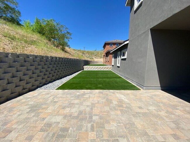 Building Photo - Built 2023 NW Reno 3 Bedroom House - Downs...