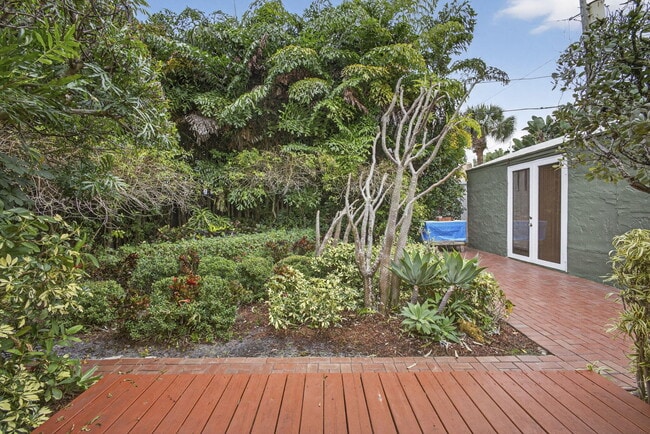 Building Photo - 616 Upland Rd