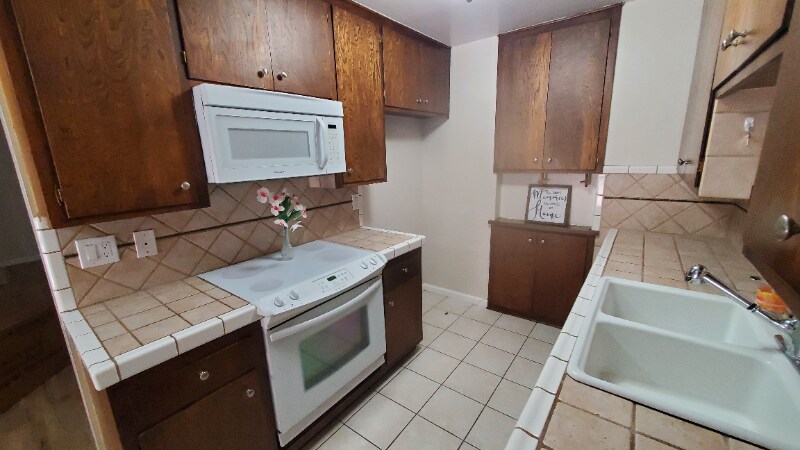 Building Photo - 2213 Voorhees Ave