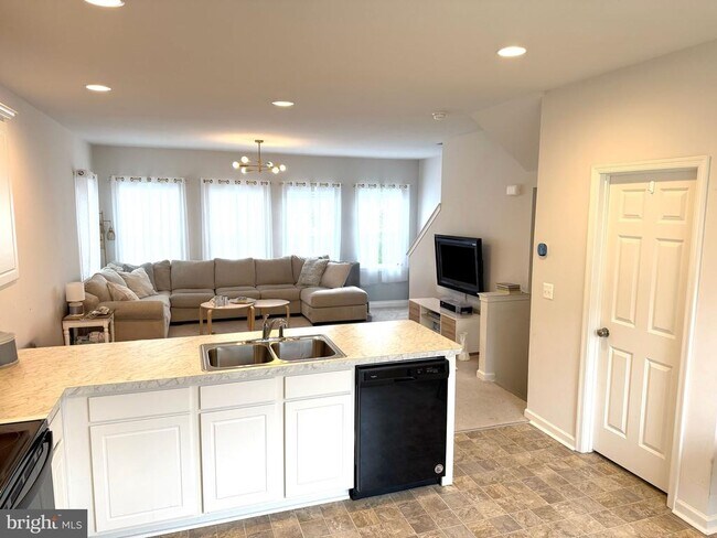 Building Photo - 242 Norland Knoll Dr