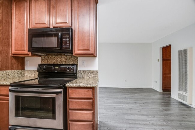 Building Photo - 1 bedroom 1bathroom condo in Normal Heights!