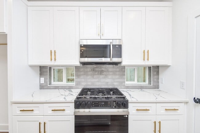 Building Photo - 4913 Nichols St