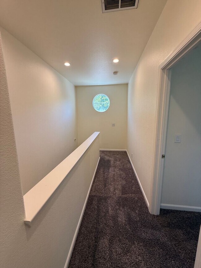 Building Photo - Three Bedroom/ 3 Bathroom Home for Rent in Rincon Valley!!!