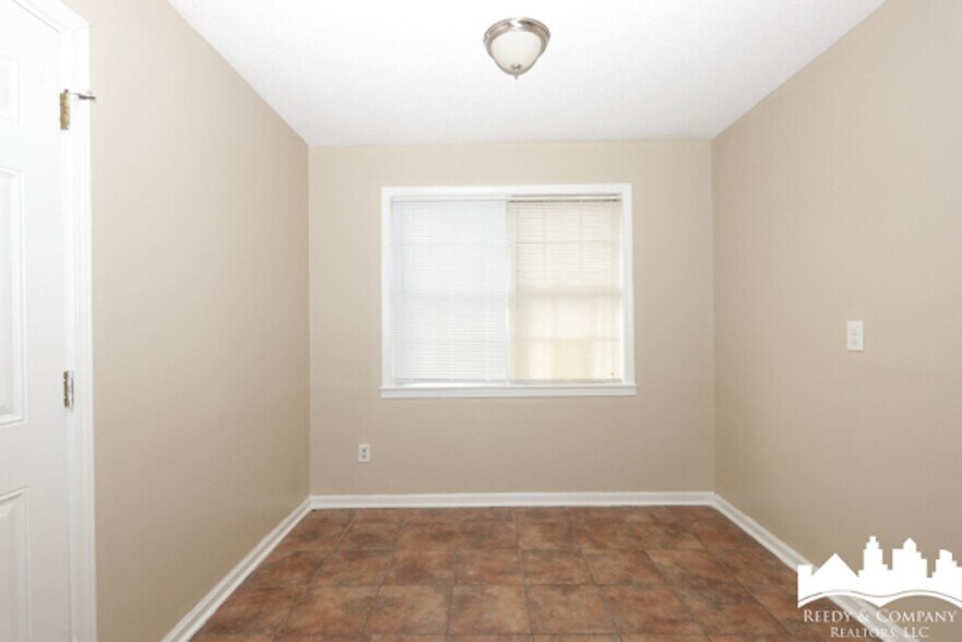 Building Photo - 5291 Twin Woods Ave