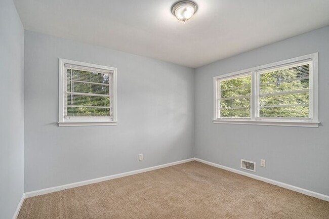 Building Photo - Renovated 4BR/2.5BA Home in Jonesboro!