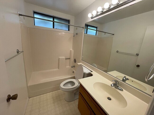 Building Photo - High Country West/Rancho Bernardo, Patio Home.  2/2, 1230 sq. ft..