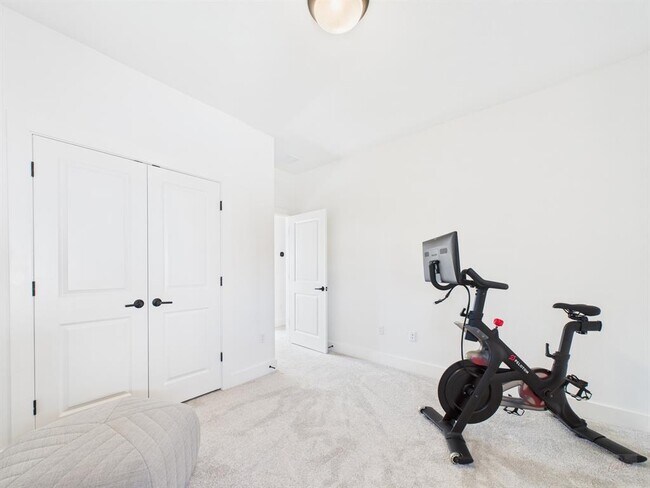 Building Photo - 7602 Bardstown Wy