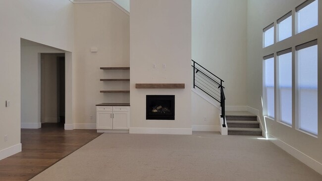 Building Photo - Washington Fields 4 bed | 3 1/2 bath | 3 c...