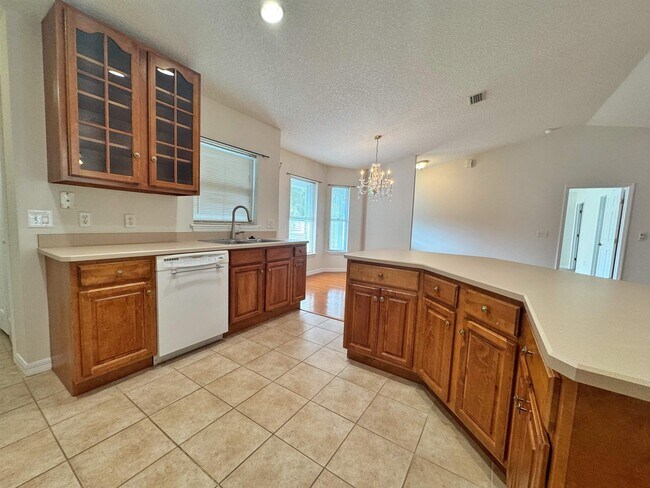 Building Photo - 932 Delcie Dr