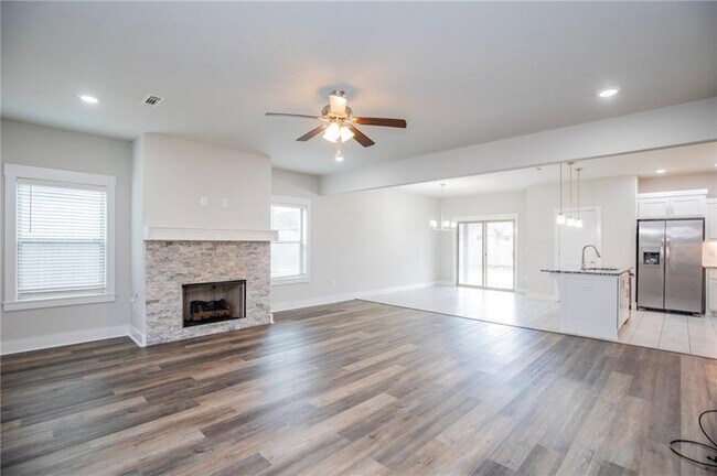 Building Photo - 437 Ramsey St