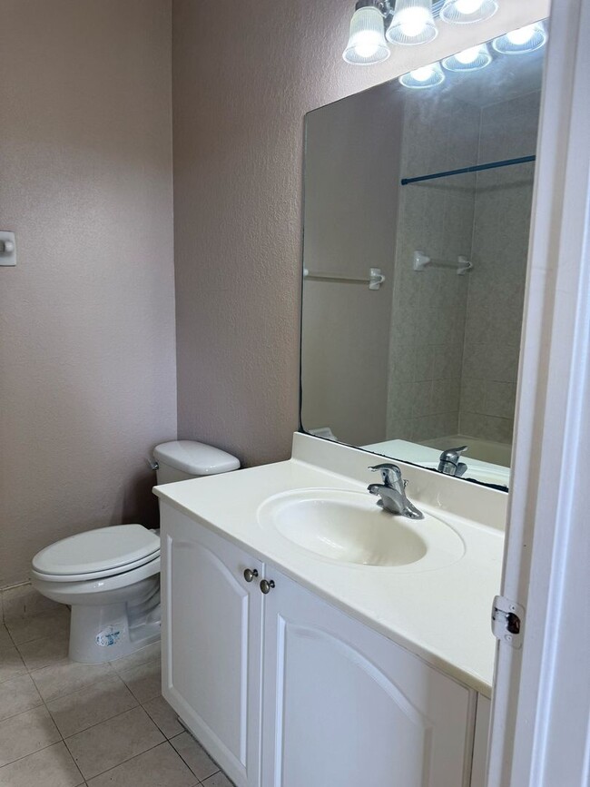 Building Photo - Shoma Keys Cove, 3bedroom and 2 full baths...