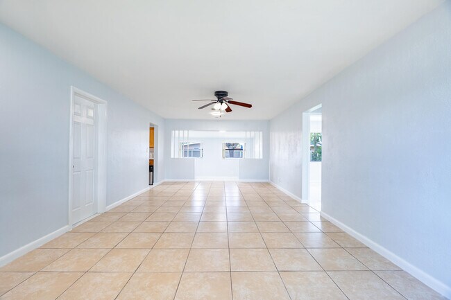 Building Photo - 6113 Royal Palm Blvd