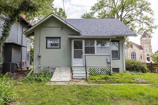 Building Photo - Charming Home - Close to Fort Riley