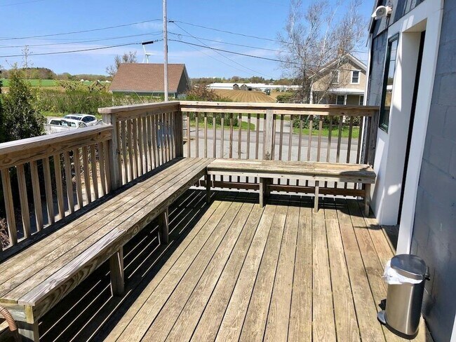 Building Photo - 16 Clearview Ave