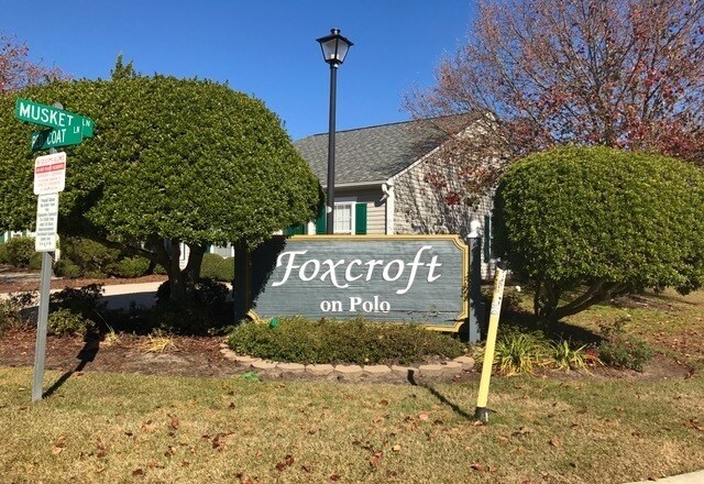 Building Photo - GARDEN HOME IN FOXCROFT COMMUNITY OFF POLO...