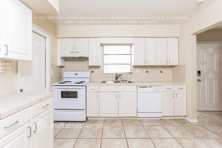 Building Photo - 1270 NW 196th St