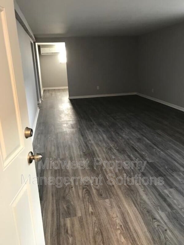 Building Photo - 1835 E 8th St