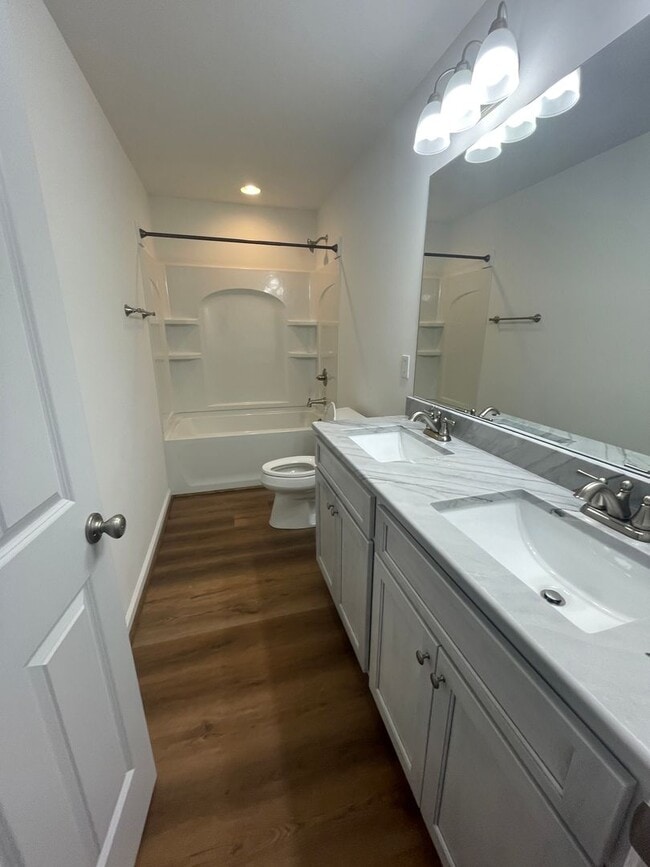 Building Photo - 350 Pinewood Cir