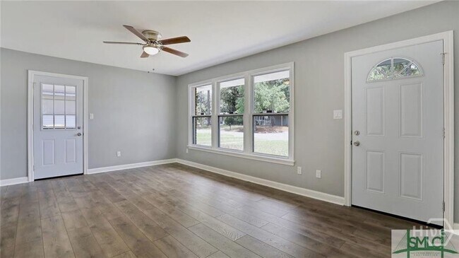 Building Photo - 2255 E 62nd St