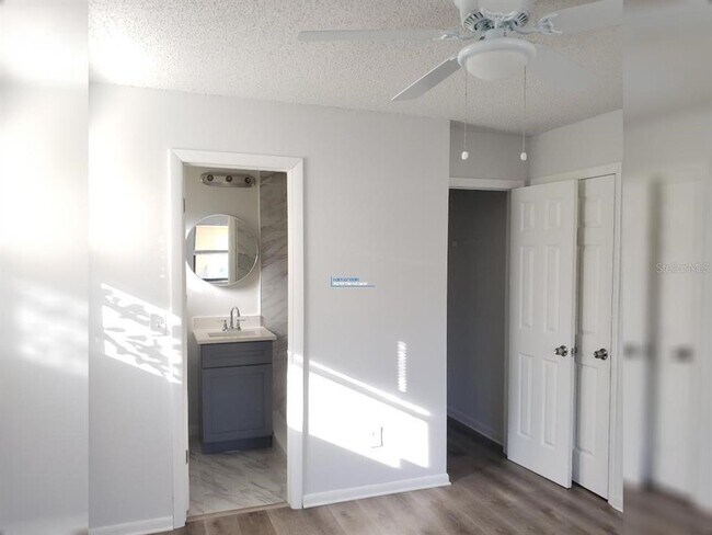 Building Photo - 4486 Yorkshire Ave