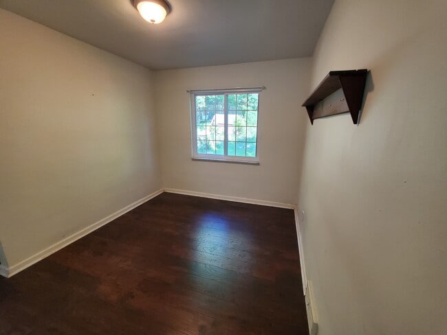 Building Photo - 834 Oranmore St