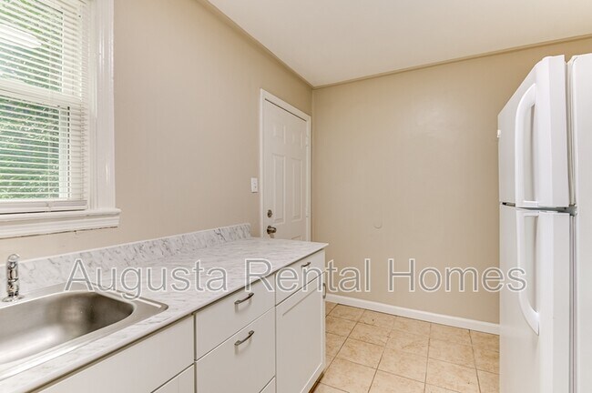 Building Photo - 2832 Cornelia Rd