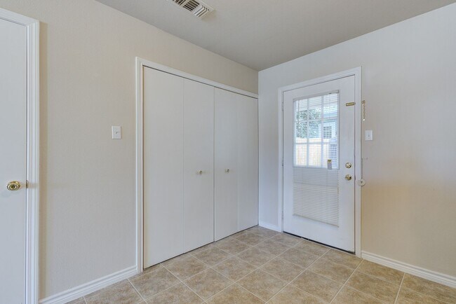 Building Photo - Two Bedroom, Two Bathroom Townhome near La...