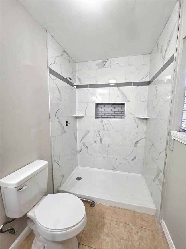 Building Photo - 208 Cemetery Rd