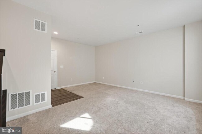 Building Photo - 1023 Flester Ln