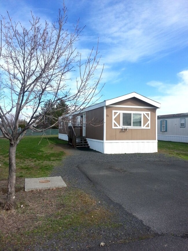 Building Photo - Great 2 Bedroom 1 Bathroom home in North Pointe!