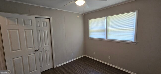 Building Photo - 422 Windsor Dr