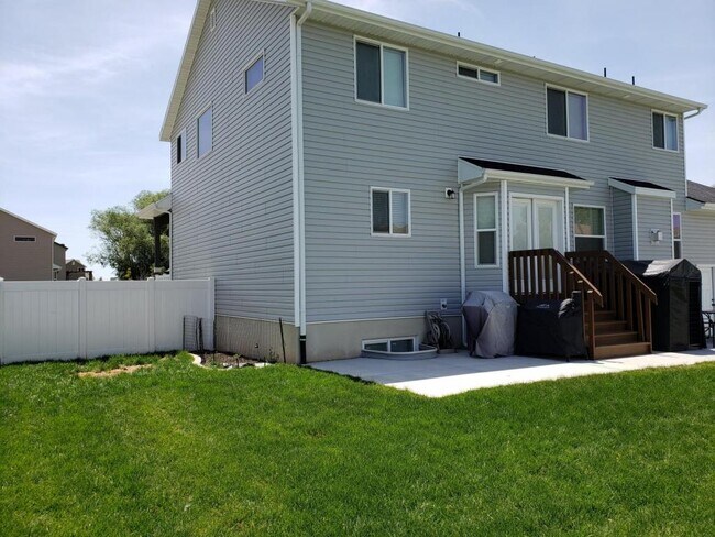 Building Photo - 42 E 1825 N