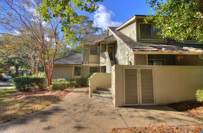 Building Photo - 301 Myrtlewood Ct